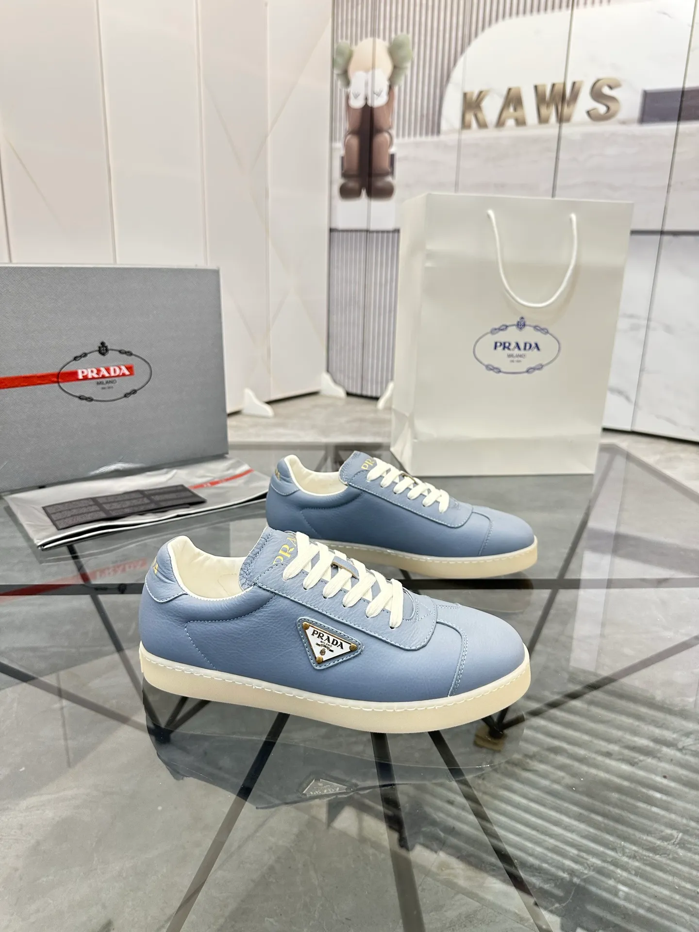 Men's shoes for sale 💰: 💰P540¥ High-end top quality Product trademark: Prada *"Prada*" low-top casual shoes Regular size: 38-45 (can be customized to 46) Product materials: imported first-layer cowhide for the upper, water-dyed cowhide lining, cowhide feet, original outsole. No.: 001